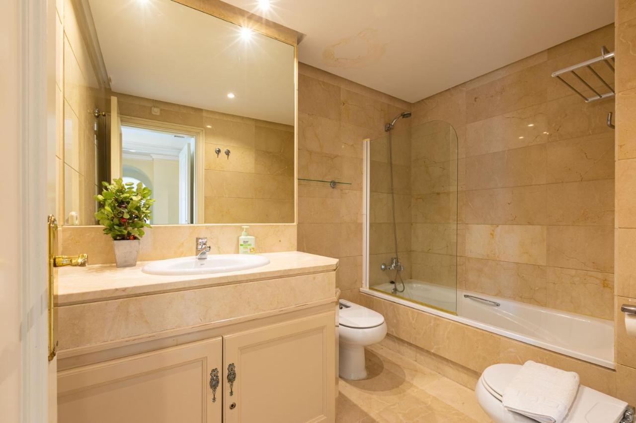 Apartment Puerto Banus, Marina Banus, 2br, 2bth, Pool, Parking, Marbella, 2h *